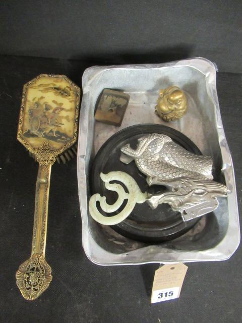 COLLECTION OF CHINESE DECORATIVE ITEMS ETC Image