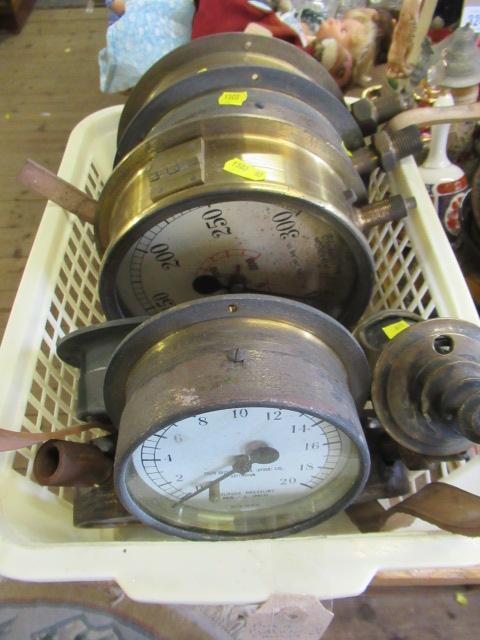 BOX OF PRESSURE GAUGES Image