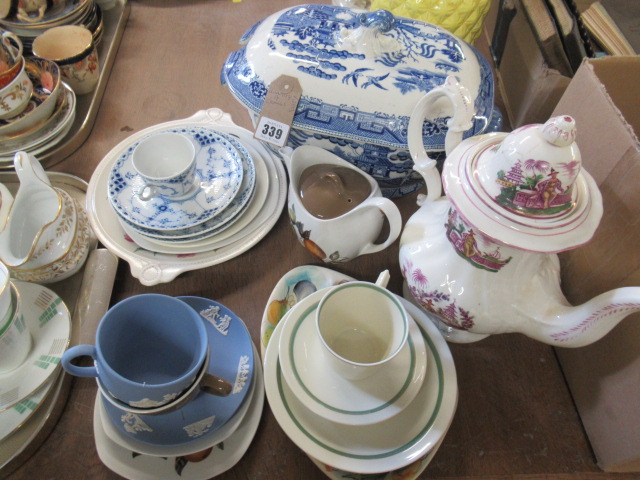 QUANTITY OF CERAMICS Image