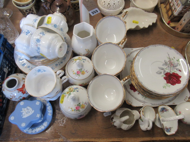 QUANTITY OF CERAMICS Image