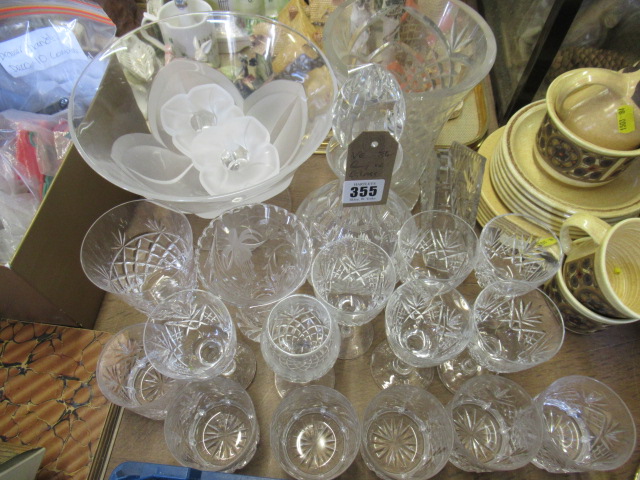 QUANTITY OF GLASS Image