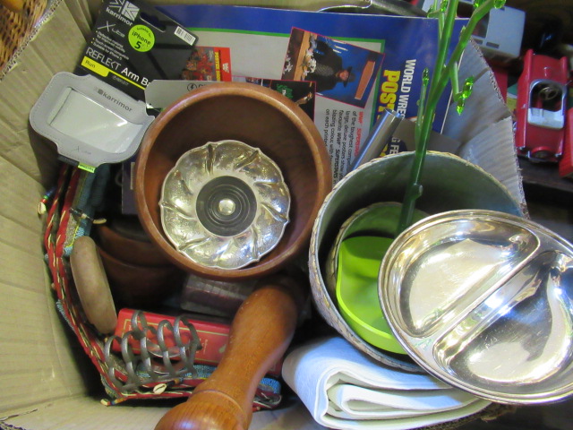 BOX OF MISCELLANEOUS ITEMS Image