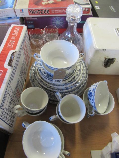BLUE AND WHITE TABLEWARE AND GLASS Image