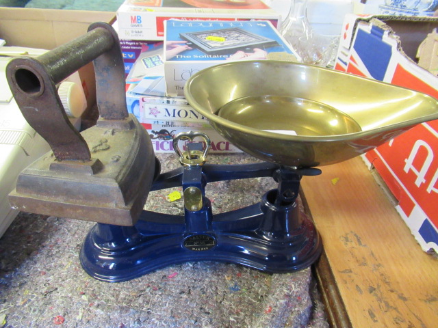 SALTER SCALES AND FLAT IRON Image