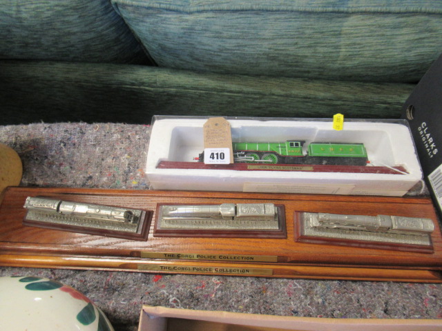 FOUR TRAIN MODELS INCLUDING FLYING SCOTSMAN WITH CORGI STANDS Image