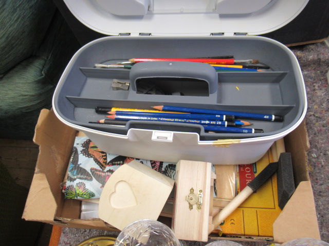 BOX OF ARTS AND CRAFTS SUPPLIES Image