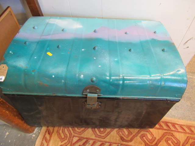 METAL TRUNK Image