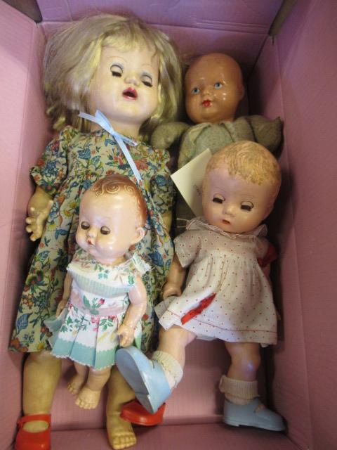 BOX OF DOLLS INCLUDING POTTERY HEAD Image