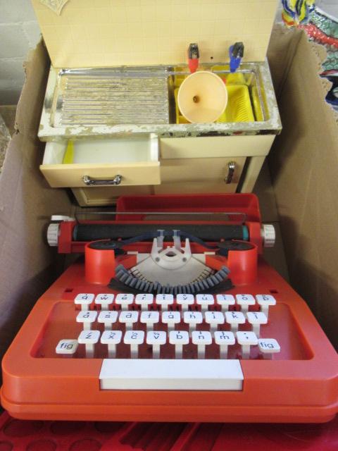 1970S TOY SINK  TYPEWRITER AND SPYROGRAPH Image