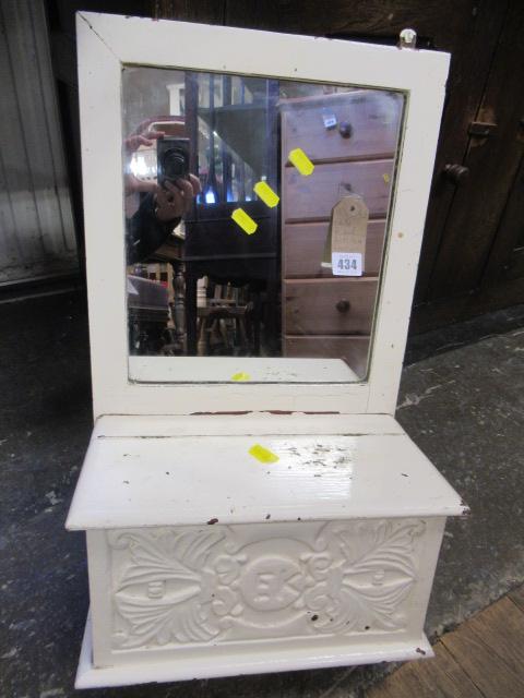 WHITE PAINTED COMB BOX WITH MIRROR Image