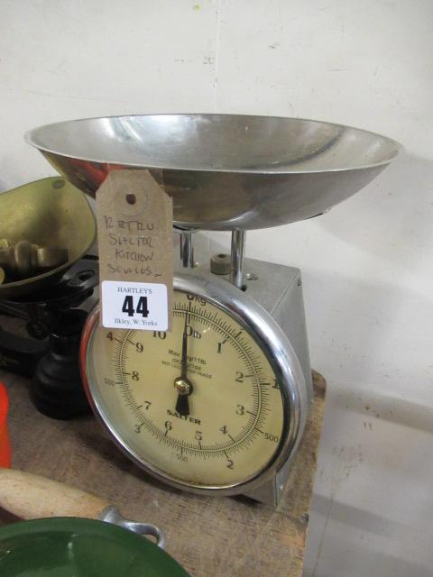 RETRO SALTER KITCHEN SCALES Image
