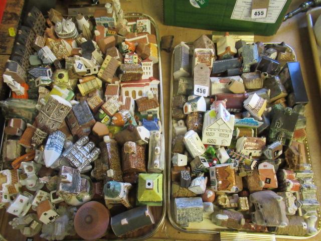 TWO TRAYS OF MINIATURE COTTAGES ETC Image
