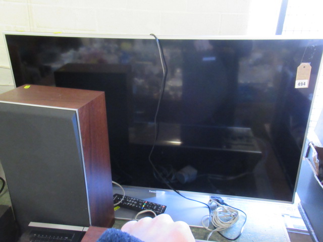 42" PANASONIC TV AND REMOTE Image