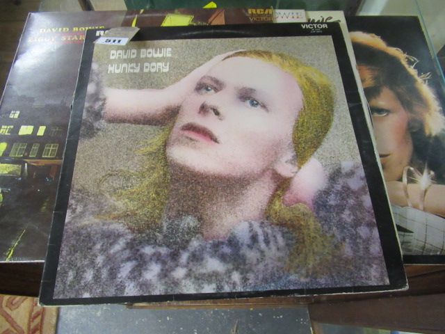 FIVE VARIOUS BOWIE LP'S INCLUDING HUNKY DORY WITH LYRIC SHEET Image