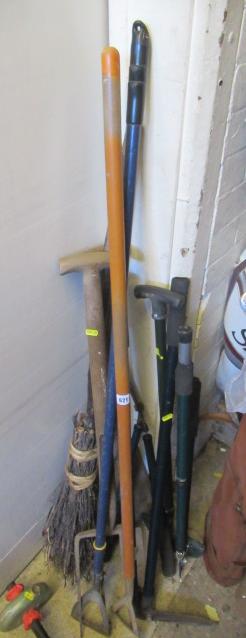 QUANTITY OF GARDEN TOOLS ETC Image
