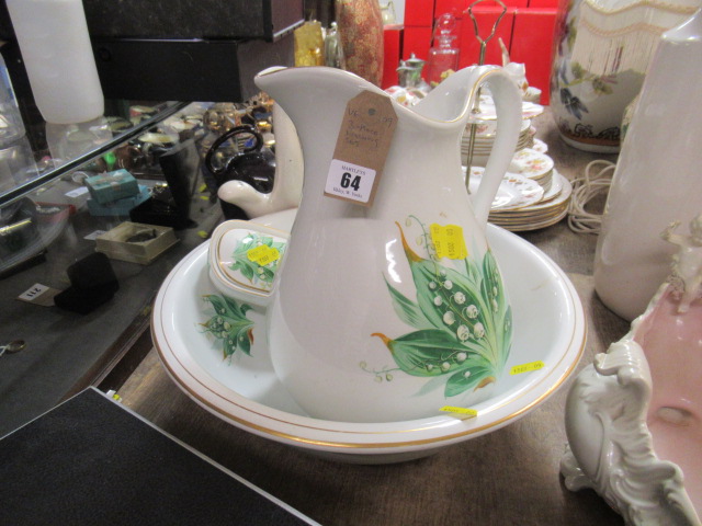 THREE PIECE TOILET SET Image