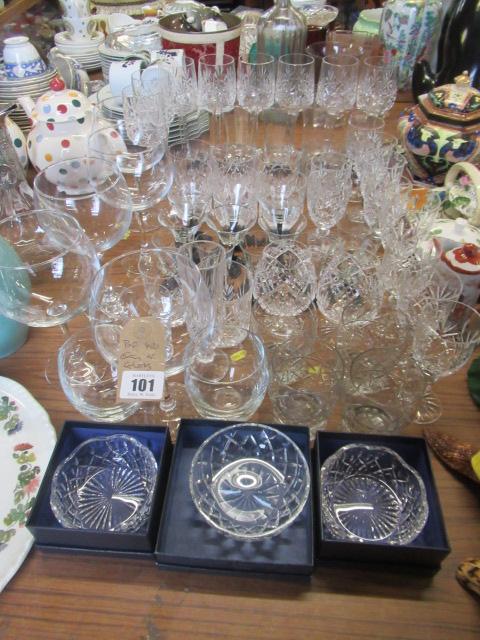 QUANTITY OF GLASS Image