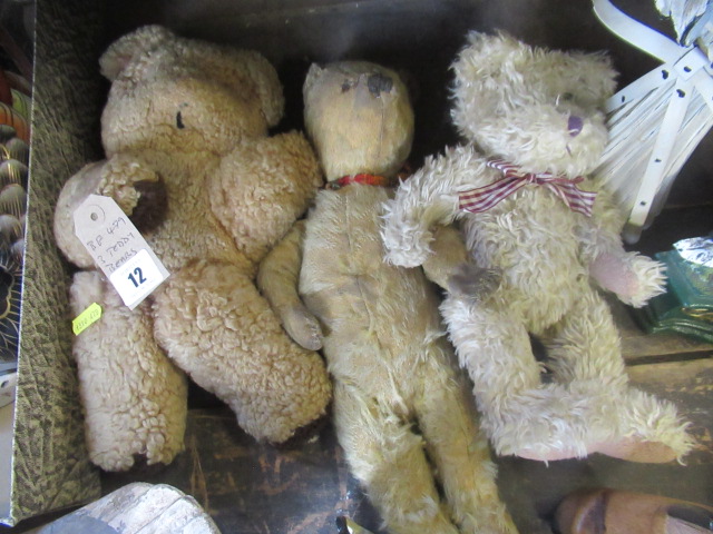 THREE TEDDY BEARS Image