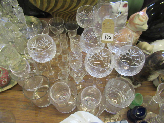 QUANTITY OF GLASS Image