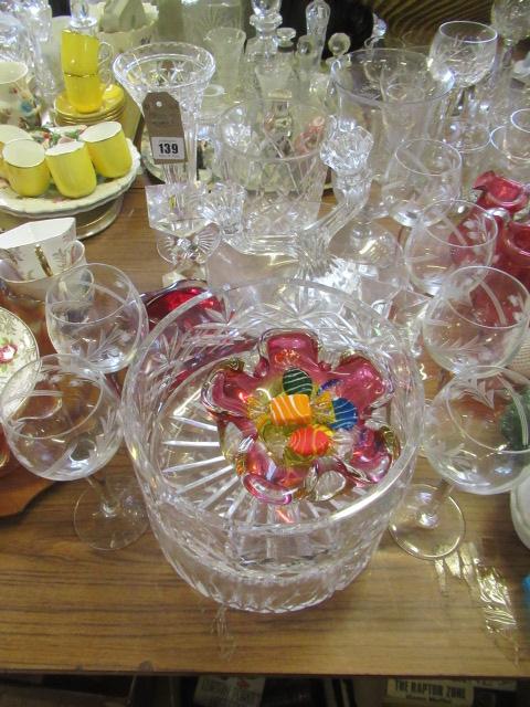 QUANTITY OF GLASS Image
