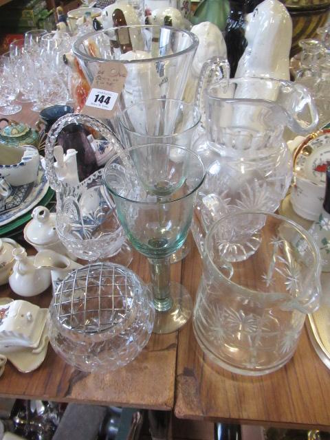 QUANTITY OF GLASS Image