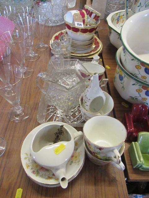 QUANTITY OF GLASS AND CHINA Image