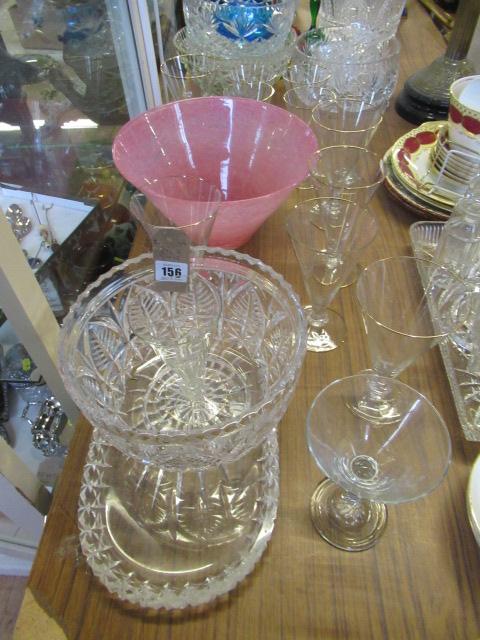 QUANTITY OF GLASS Image