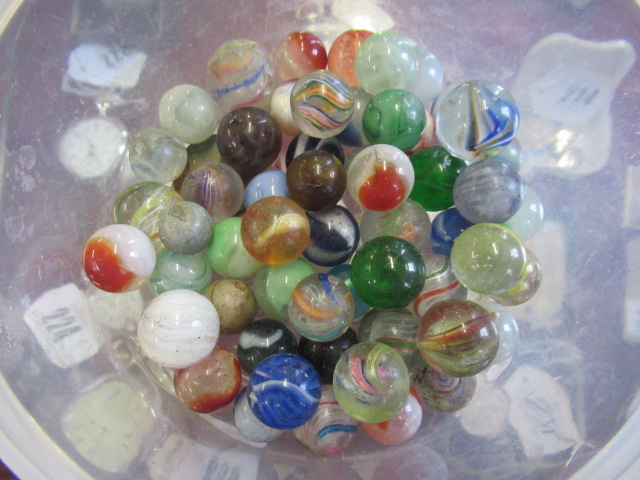 QUANTITY OF ANTIQUE MARBLES Image