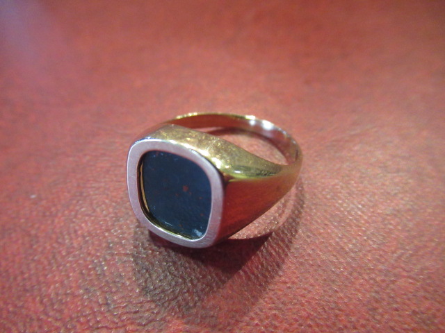 BLOODSTONE SET UNMARKED SIGNET RING Image
