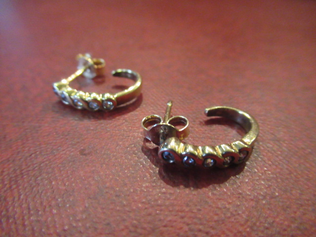 PAIR OF 9CT GOLD HALF HOOP EARRINGS Image