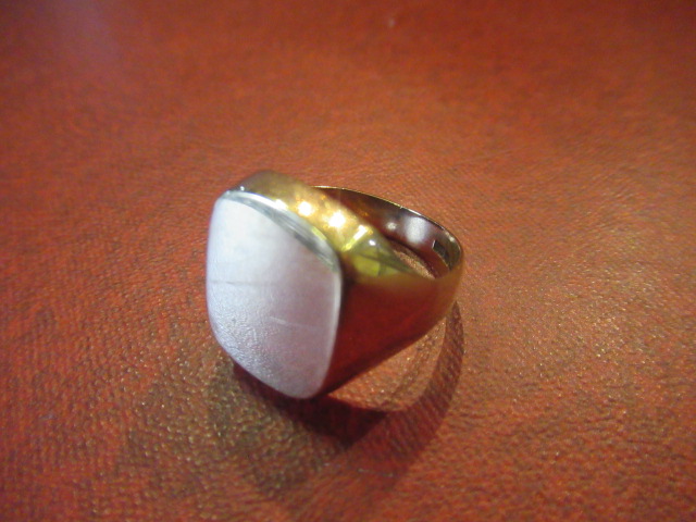 9CT GOLD SIGNET RING - 7.4G Image