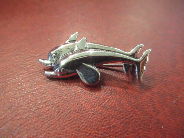 SILVER DOLPHIN BROOCH Image