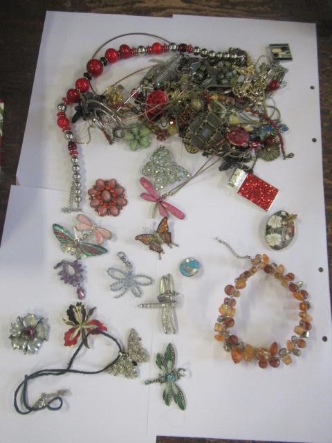 BOX OF COSTUME JEWELLERY Image