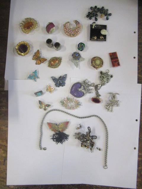 BOX OF COSTUME JEWELLERY Image