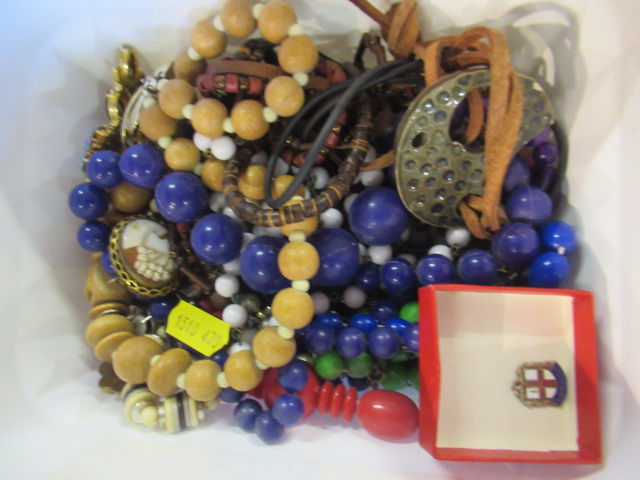 BOX OF COSTUME JEWELLERY Image