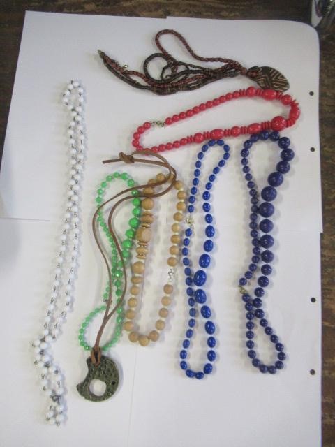 BOX OF COSTUME JEWELLERY Image
