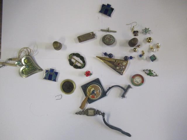 BOX OF COSTUME JEWELLERY Image