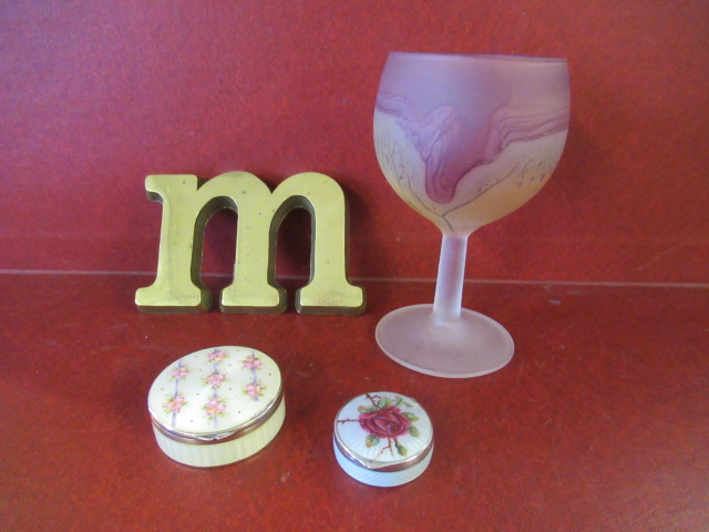 BOX OF COLLECTABLES INCLUDING SILVER ENAMEL PILL BOX Image