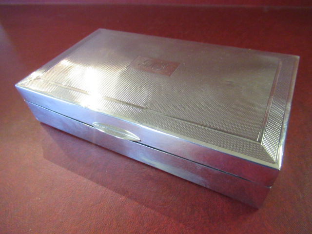 SILVER CIGARETTE BOX Image
