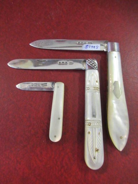THREE SILVER AND MOTHER OF PEARL FOLDING FRUIT KNIVES Image