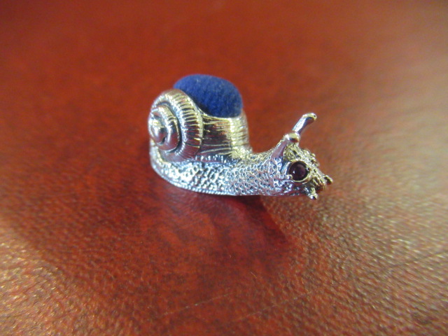 SILVER SNAIL PIN CUSHION Image
