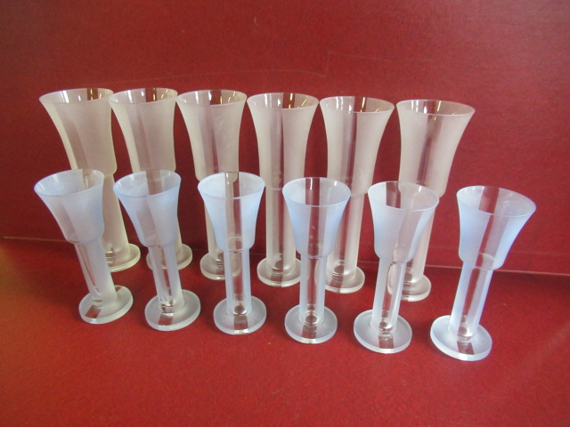 TWELVE HOLLOW STEM POLISH WINE GLASSES Image