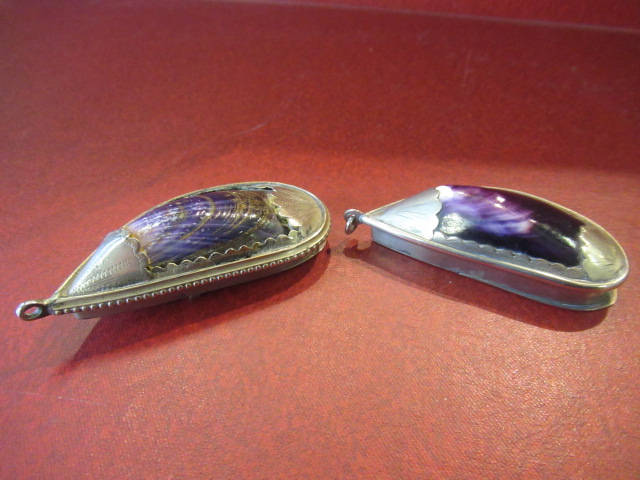TWO MUSSEL SHELL SNUFF BOXES Image