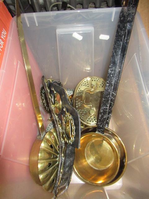 BOX OF BRASSWARE Image
