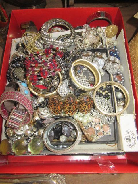 LARGE BOX OF COSTUME JEWELLERY Image