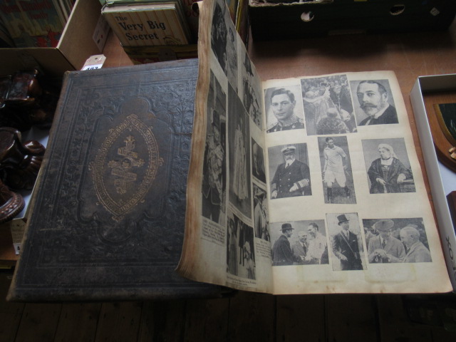 BIBLE AND SCRAPBOOK Image
