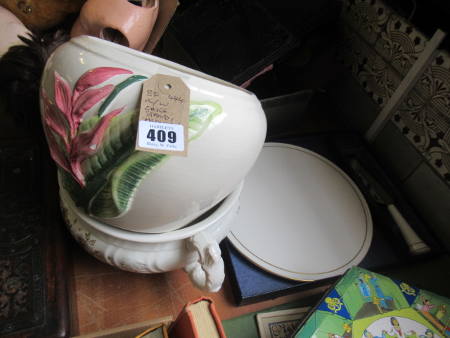 ROYAL WORCESTER CAKE STAND, A JARDINIERE AND CHAMBER POT Image