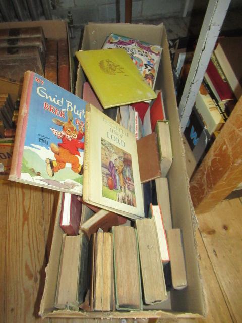 BOX OF VINTAGE BOOKS INCLUDING ENID BLYTON, BIGGLES AND THE WATER BABIES Image