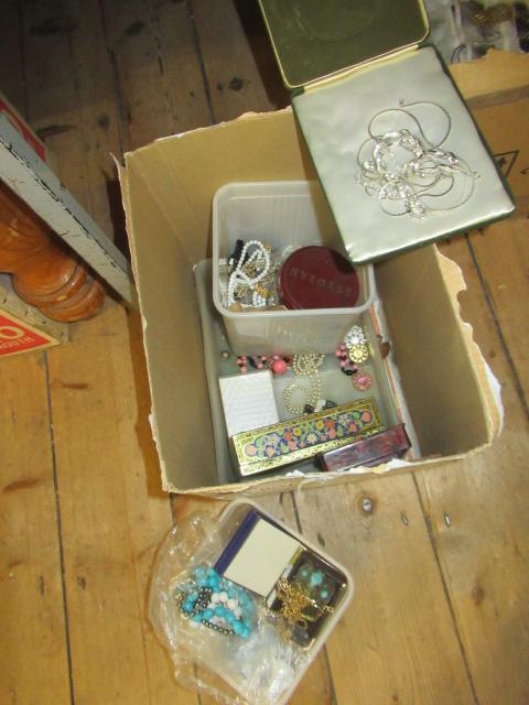 BOX OF COSTUME JEWELLERY Image
