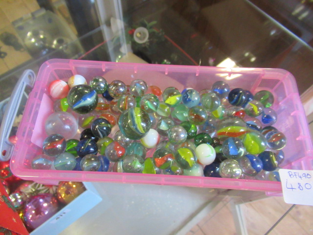 QUANTITY OF MARBLES Image